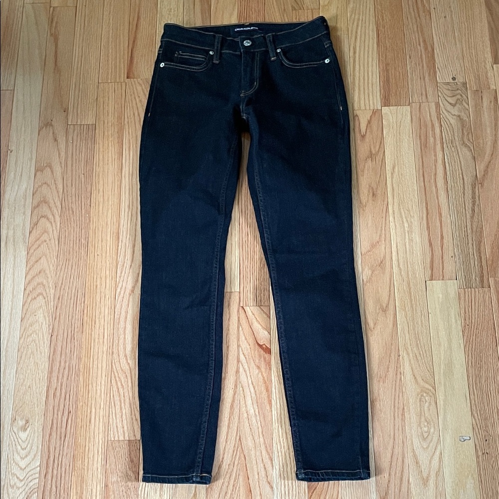 Calvin Klein Skinny Jeans Womens 26 Blue Mid Rise Dark Wash Casual Minimalist
